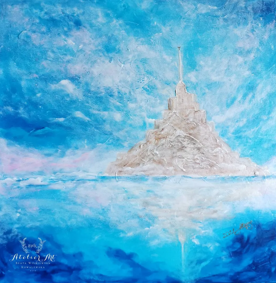 The mount, between sky and light.